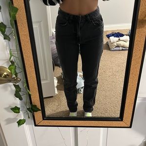 black mom jeans